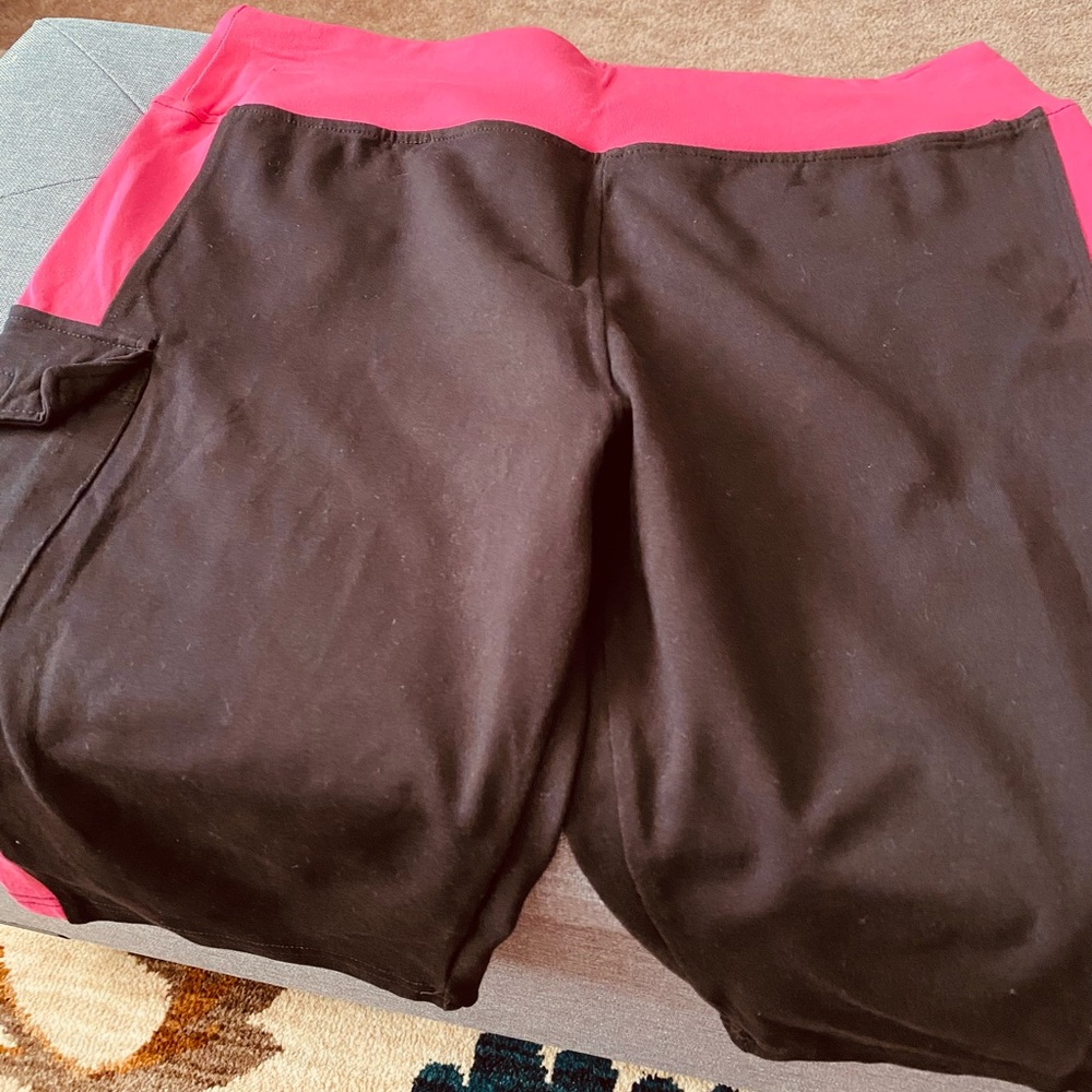 NWOT - Never worn nice workout shorts Size XL with side pocket